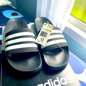 NWT ADIDAS  ADILETTE CLOUD FOAM BLACK SANDALS/FLIP FLOPS. Size US 12